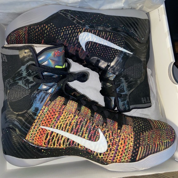 Kobe Elite Masterpiece Nike Sneakers - Picture 2 of 4